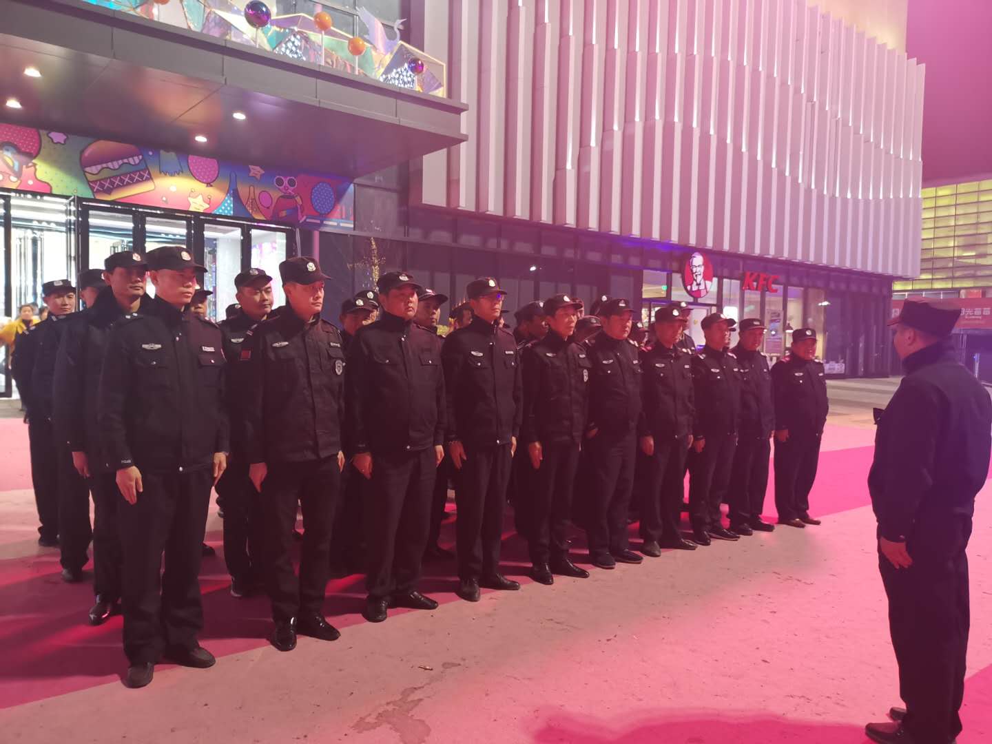 万达广场开业执勤